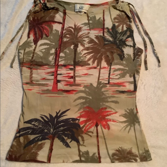 Early 2000’s sheer Hawaiian print top - Picture 1 of 3